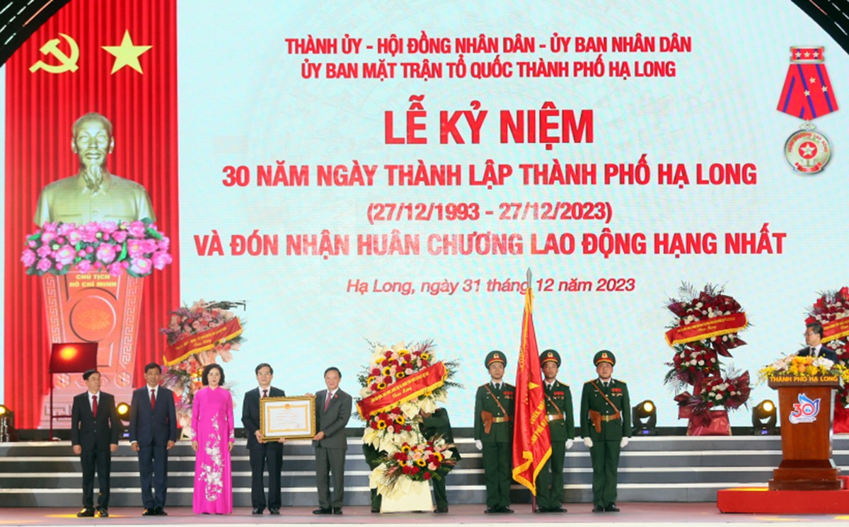 Sự kiện - Quảng Ninh: Kỷ niệm 30 năm Ngày thành lập Tp.Hạ Long