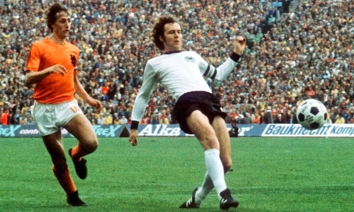 Beckenbauer khai sinh ra vị trí libero trong bóng đá.