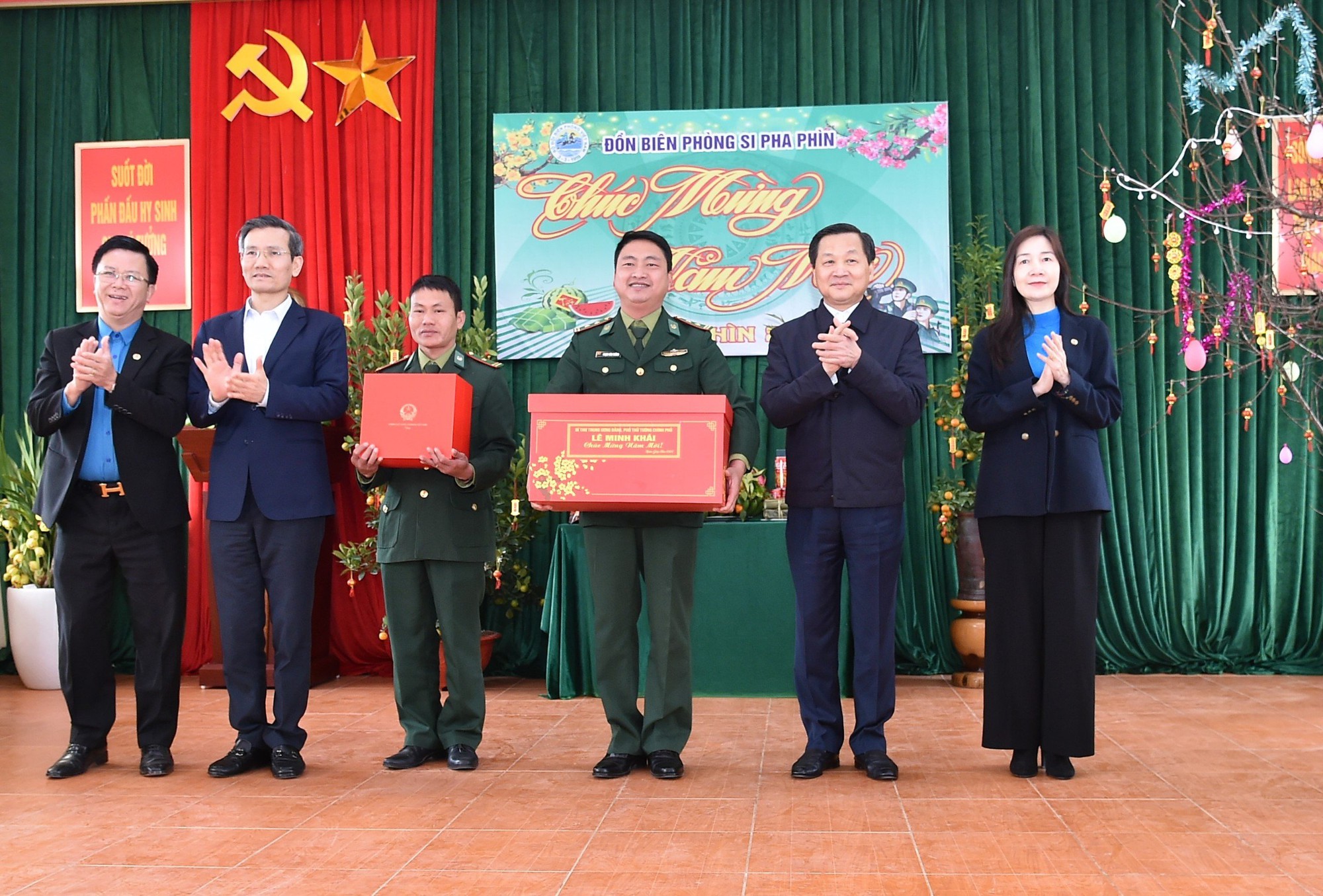 pho thu tuong le minh khai tham chuc tet nguyen dan giap thin 2024 tai dien bien hinh 1