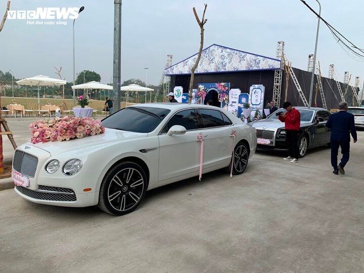 Siêu xe Bentley trị giá 10 tỷ là điểm nhấn nổi bật trong Lễ ăn hỏi của Quang Hải