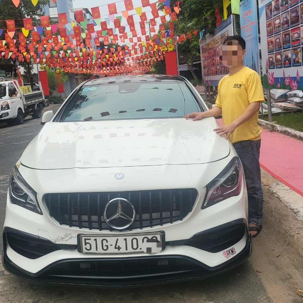 Tài xế ô tô Mercedes phóng 210km/h dùng bằng lái hết hạn - 1