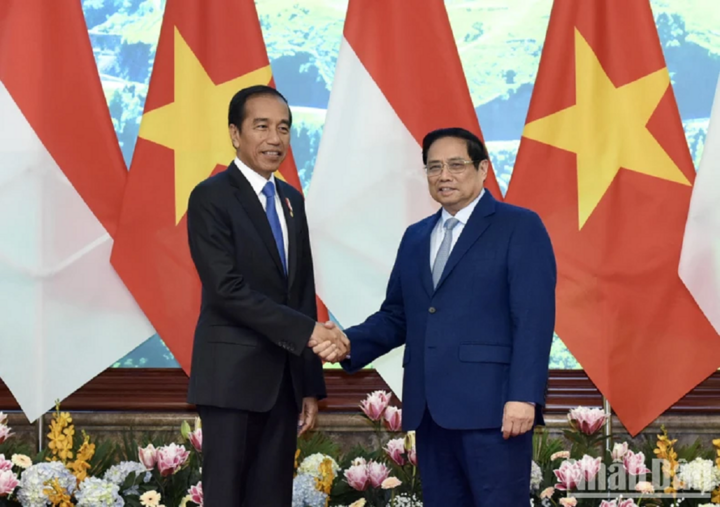 Thủ tướng Phạm Minh Chính và Tổng thống Cộng hòa Indonesia Joko Widodo. (Ảnh: Nhân Dân)