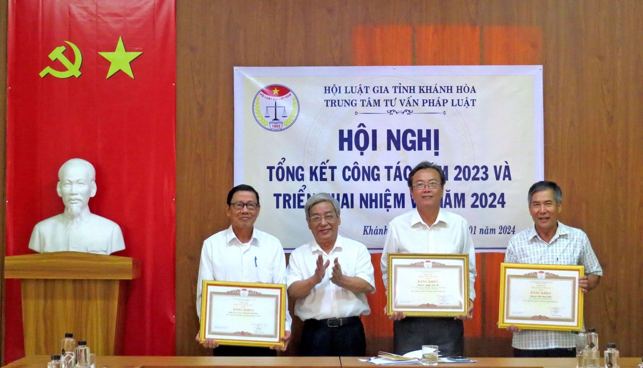 Event - Khanh Hoa Provincial Bar Association: Legal Consulting Center summarizes work in 2023 (Image 5).