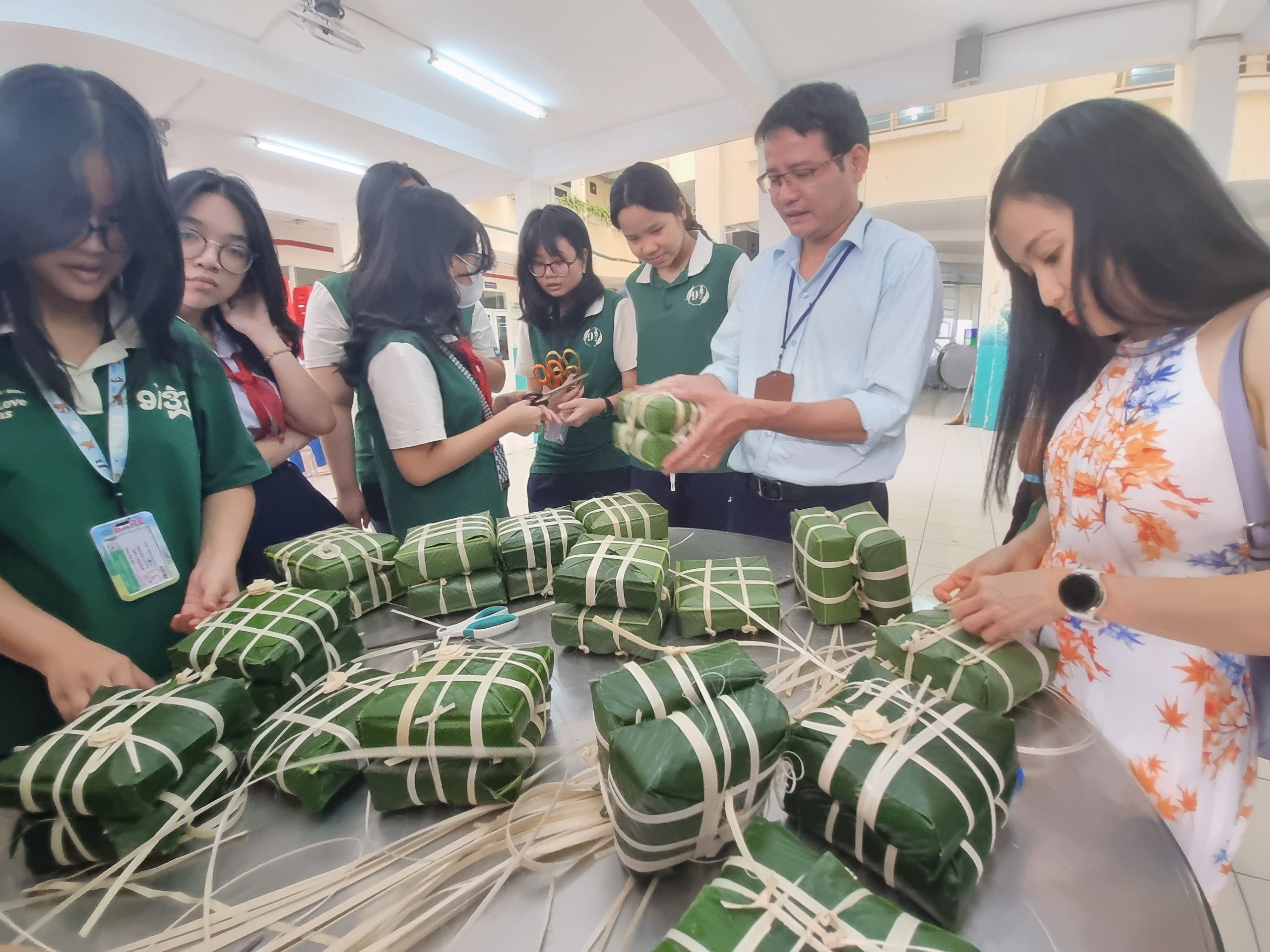 Trước khi nghỉ Tết Nguyên đán, học sinh đến trường học gì?- Ảnh 1.