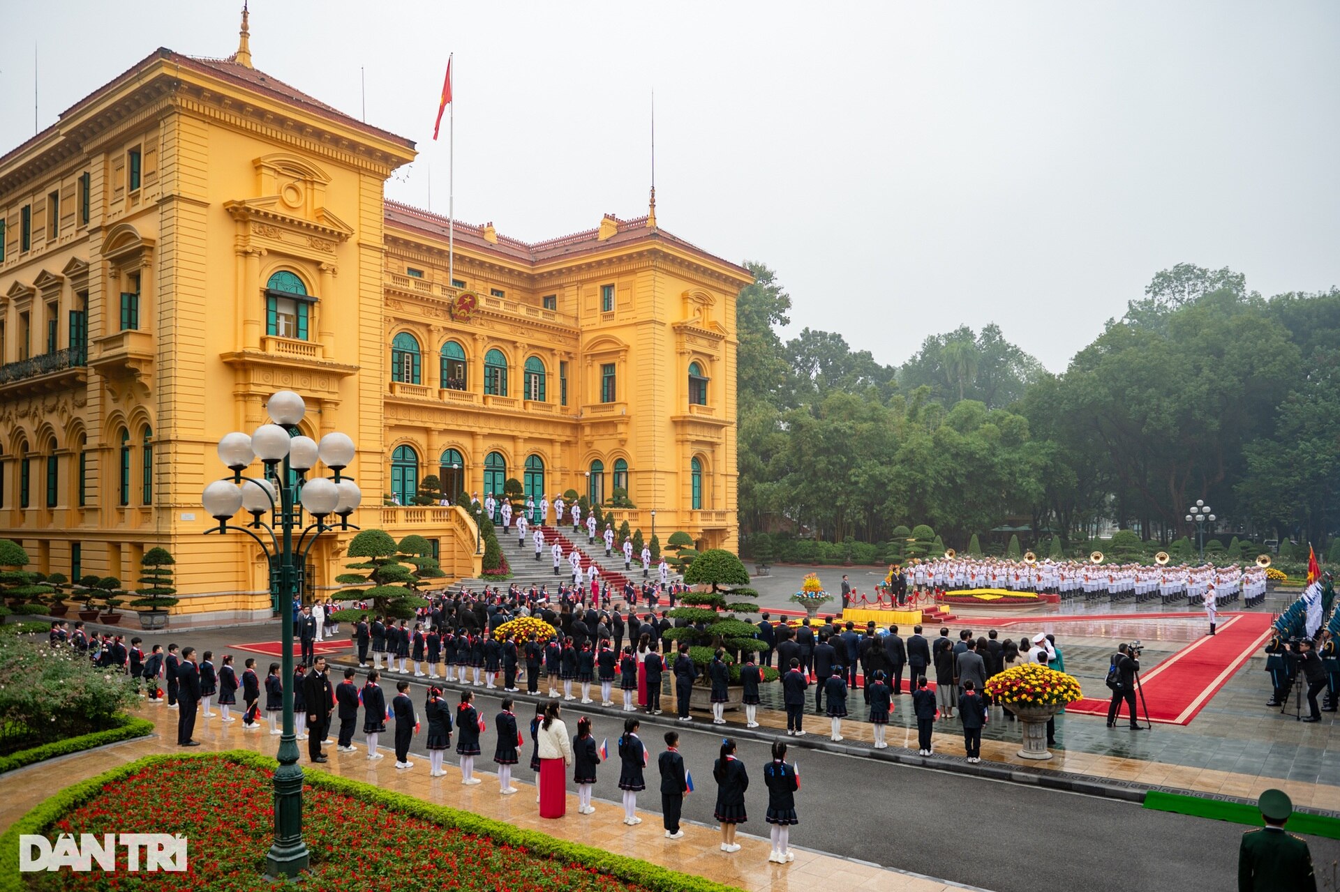 Việt Nam bắn 21 phát đại bác chào đón Tổng thống Philippines - 1