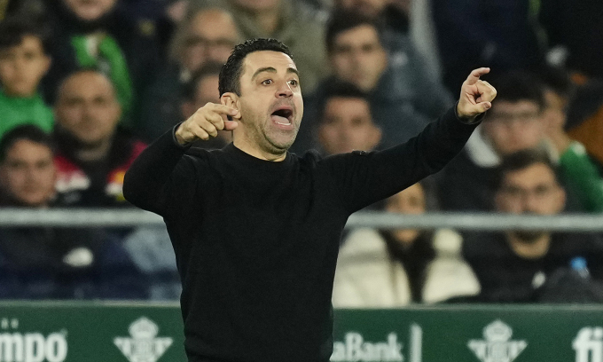 HLV Barca Xavi trong trận La Liga với Betis trên sân Benito Villamarin ở Seville ngày 21/1/2024. Ảnh: AP