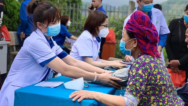 Sông Mã chăm lo sức khỏe cho nhân dân vùng biên giới - Ảnh 3.