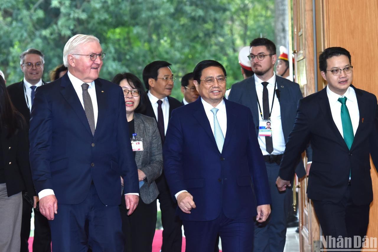 Thủ tướng Phạm Minh Chính đón Tổng thống Cộng hòa Liên bang Đức Frank-Walter Steinmeier.