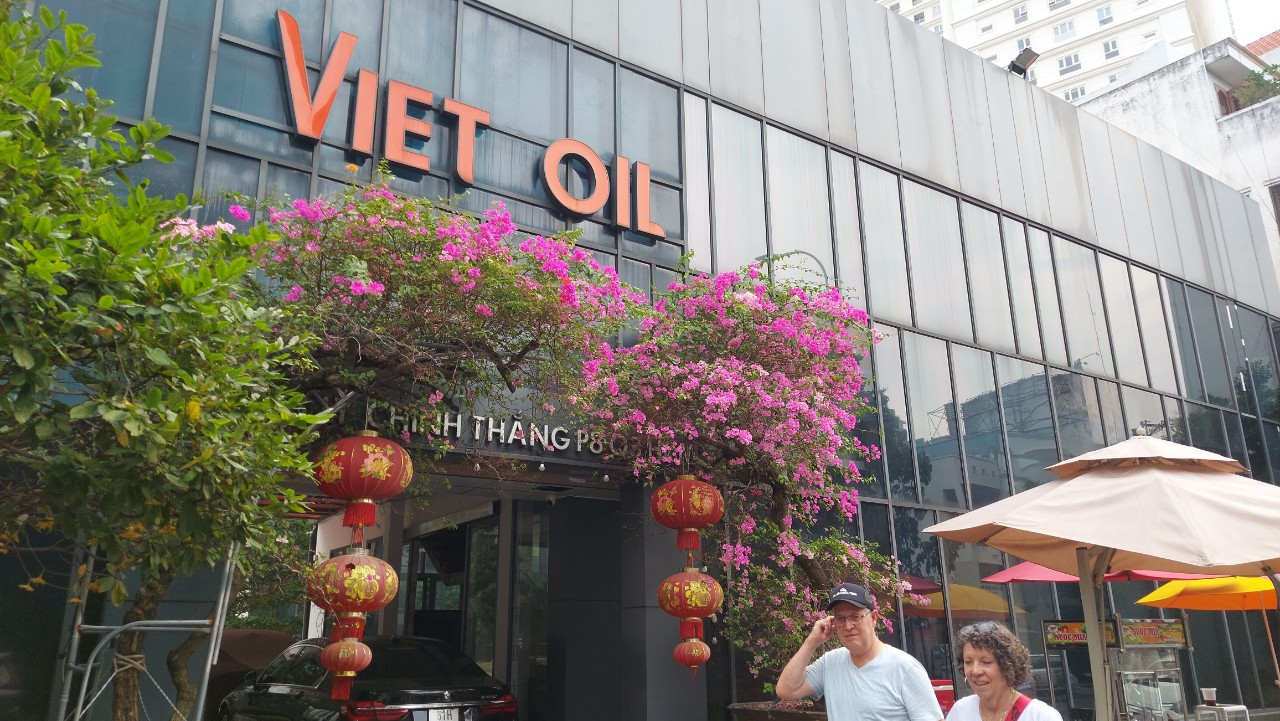 Xuyên Việt Oil.jpg