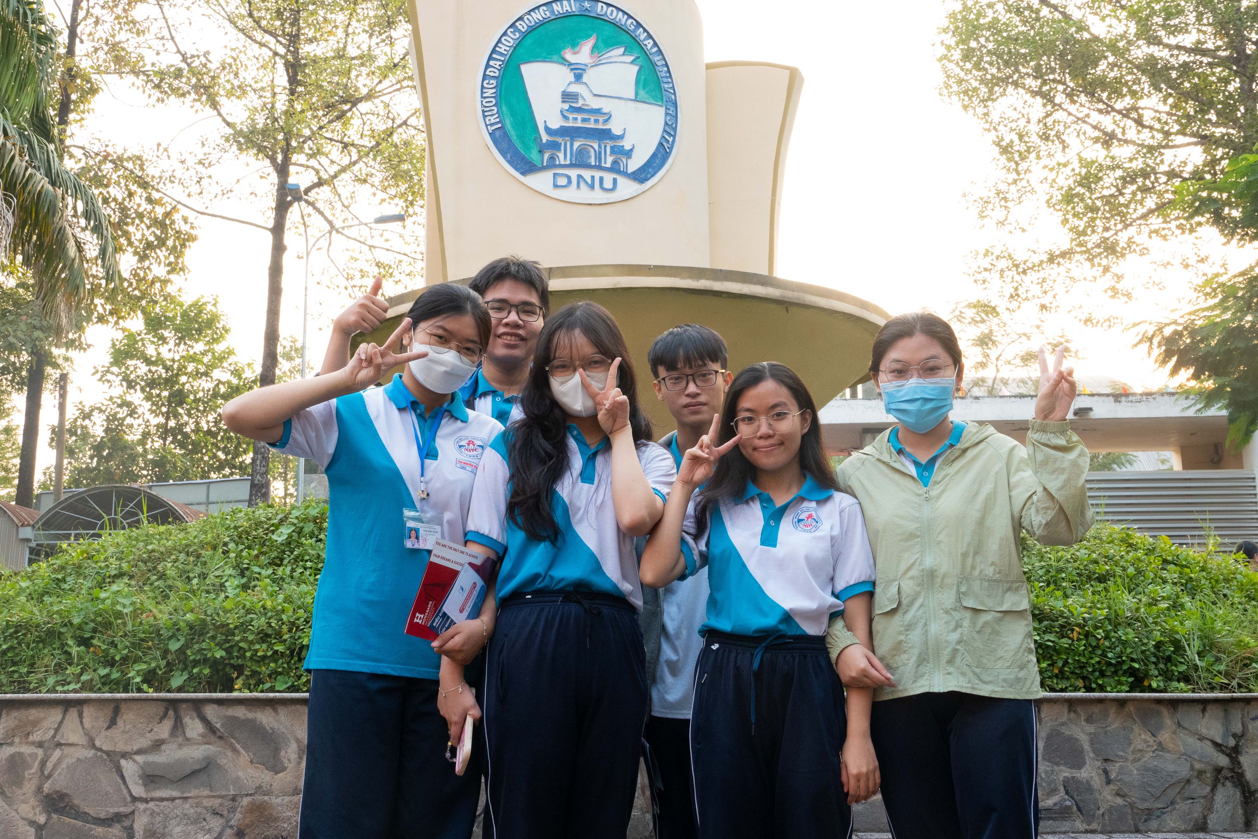 Học sinh Đồng Nai ‘quẩy hết mình’: ‘Đua tài’ văn nghệ, không ngừng hát nhảy tưng bừng- Ảnh 1.