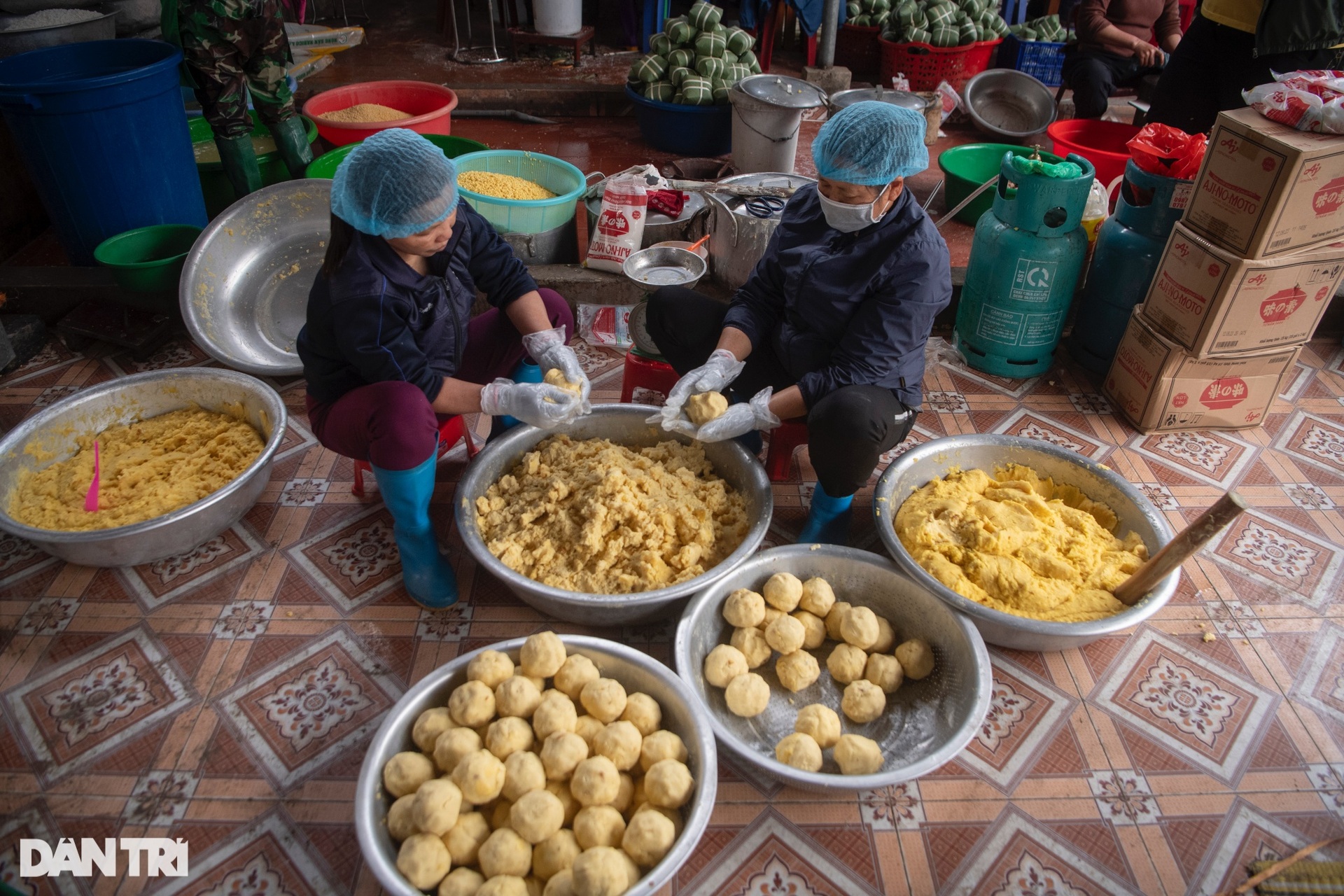 Làng làm bánh chưng dâng vua: Có hộ gia đình luộc 5.000 bánh mỗi ngày - 5