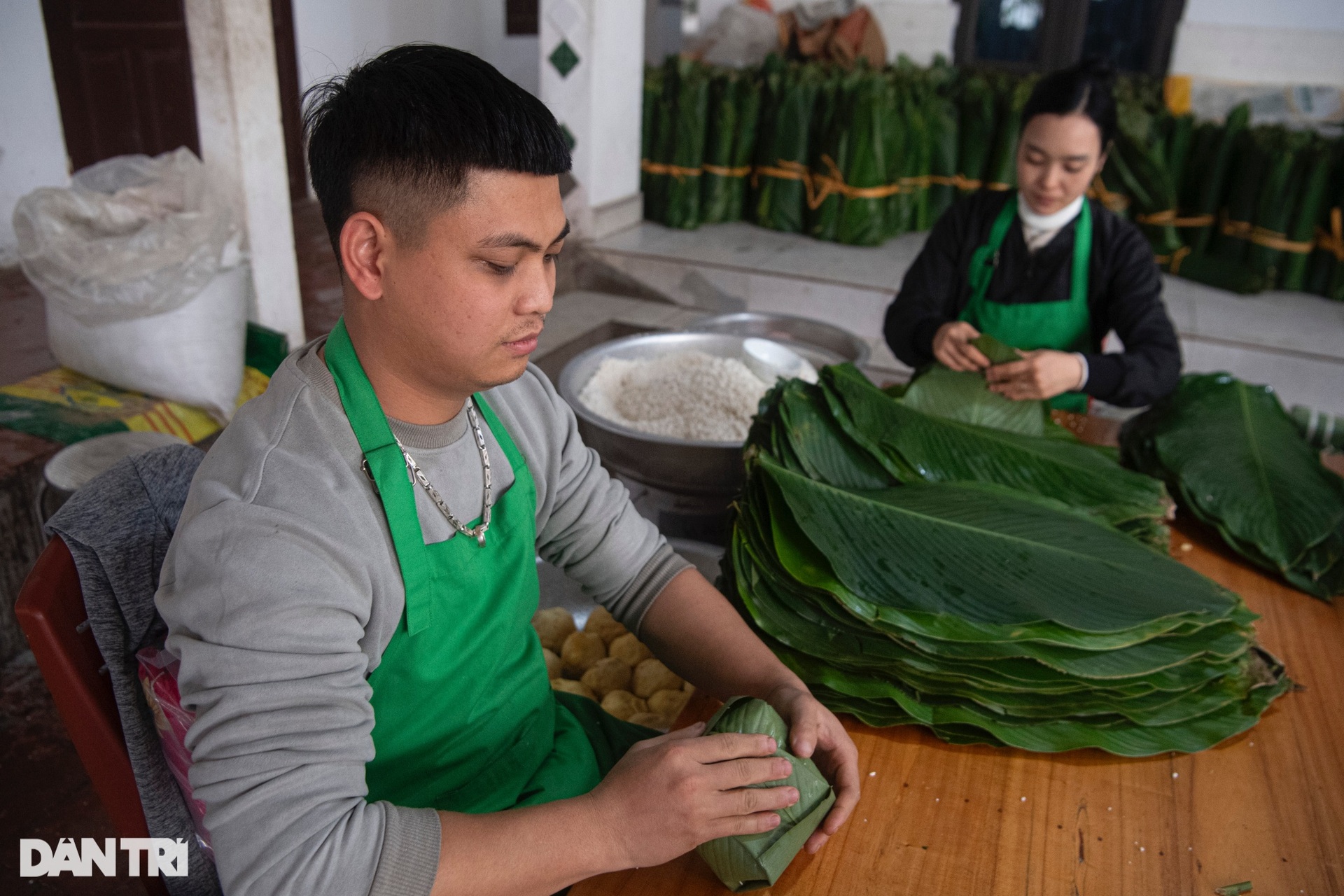 Làng làm bánh chưng dâng vua: Có hộ gia đình luộc 5.000 bánh mỗi ngày - 8