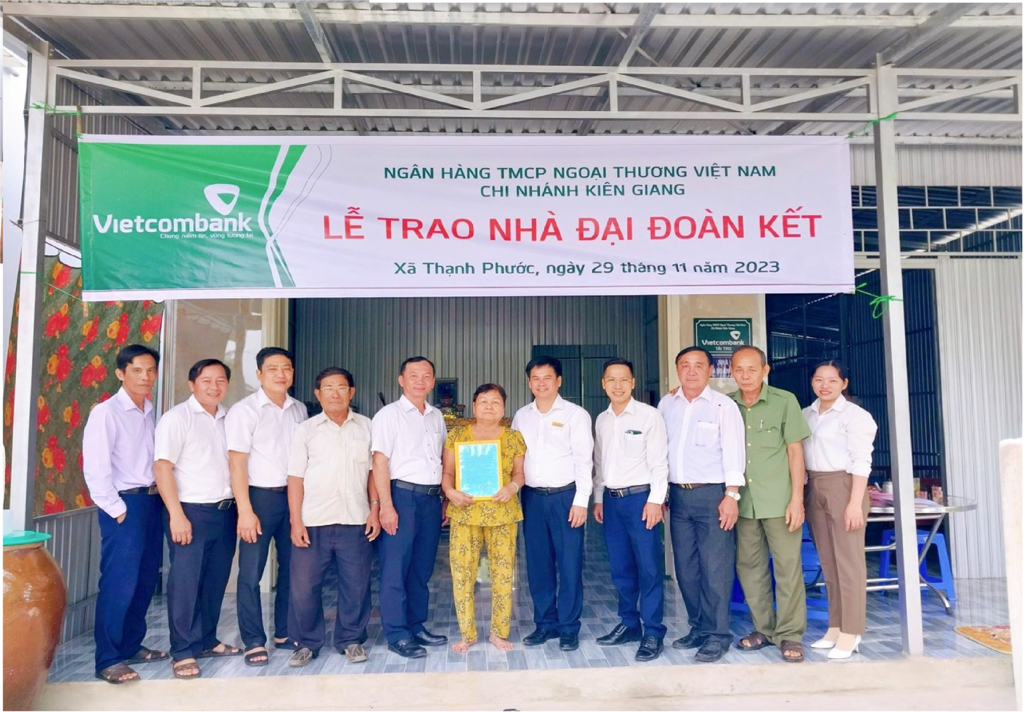 vietcombank khanh thanh nhieu ngoi nha tang nguoi ngheo an cu don tet hinh 5