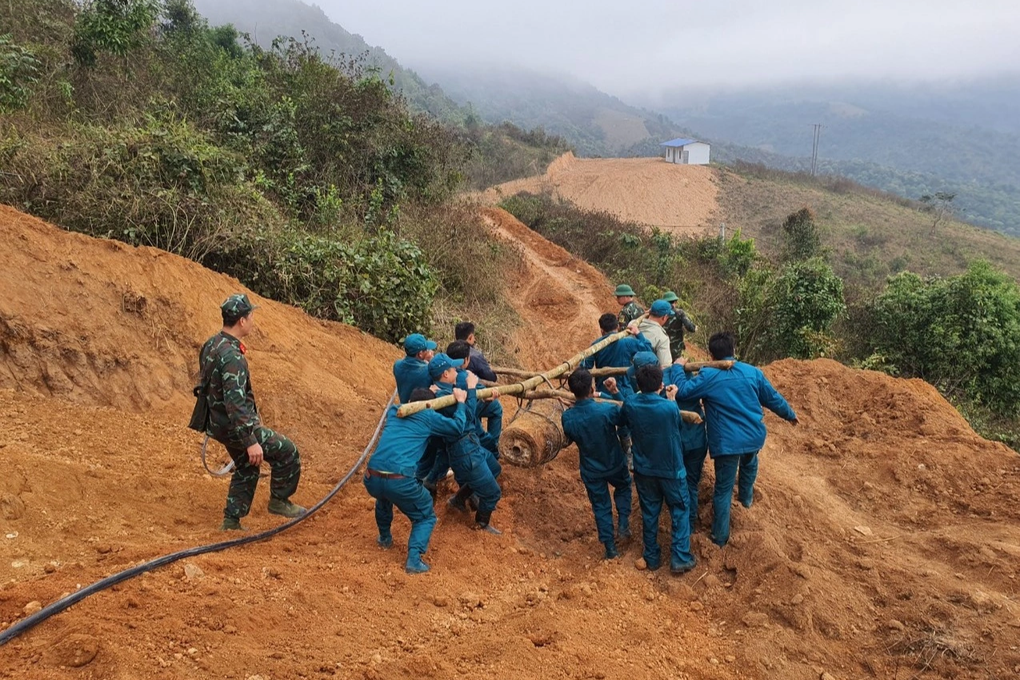 Phát hiện quả bom nặng hơn 3 tạ còn nguyên kíp nổ khi đào móng nhà - 2