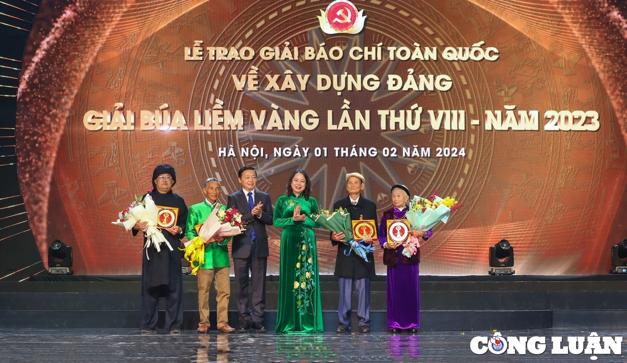 ton vinh tinh than sang tao tu duy chinh tri sac ben va trach nhiem xa hoi cua nguoi lam bao hinh 9