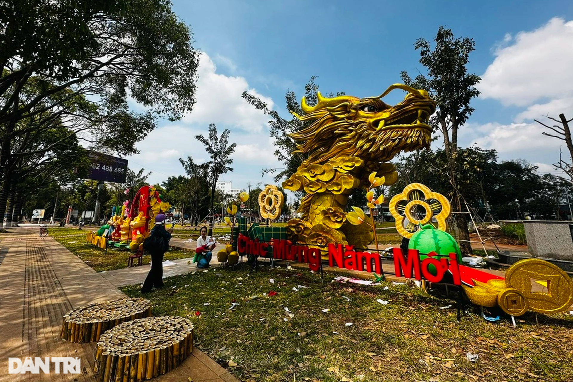 Chiêm ngắm linh vật rồng ôm trọn đất trời ở phố núi Đắk Lắk dài 16m - 9