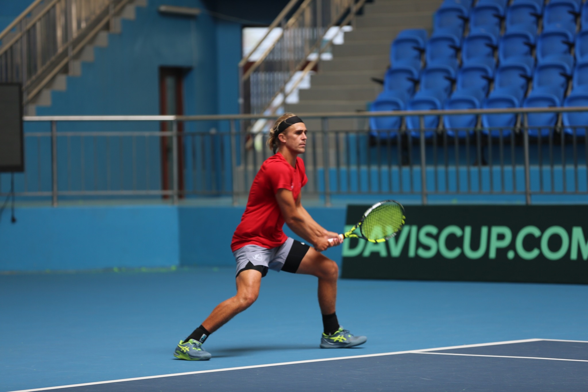 Lý Hoàng Nam bùng nổ đánh bại tay vợt Nam Phi ở play-off Davis Cup- Ảnh 2.