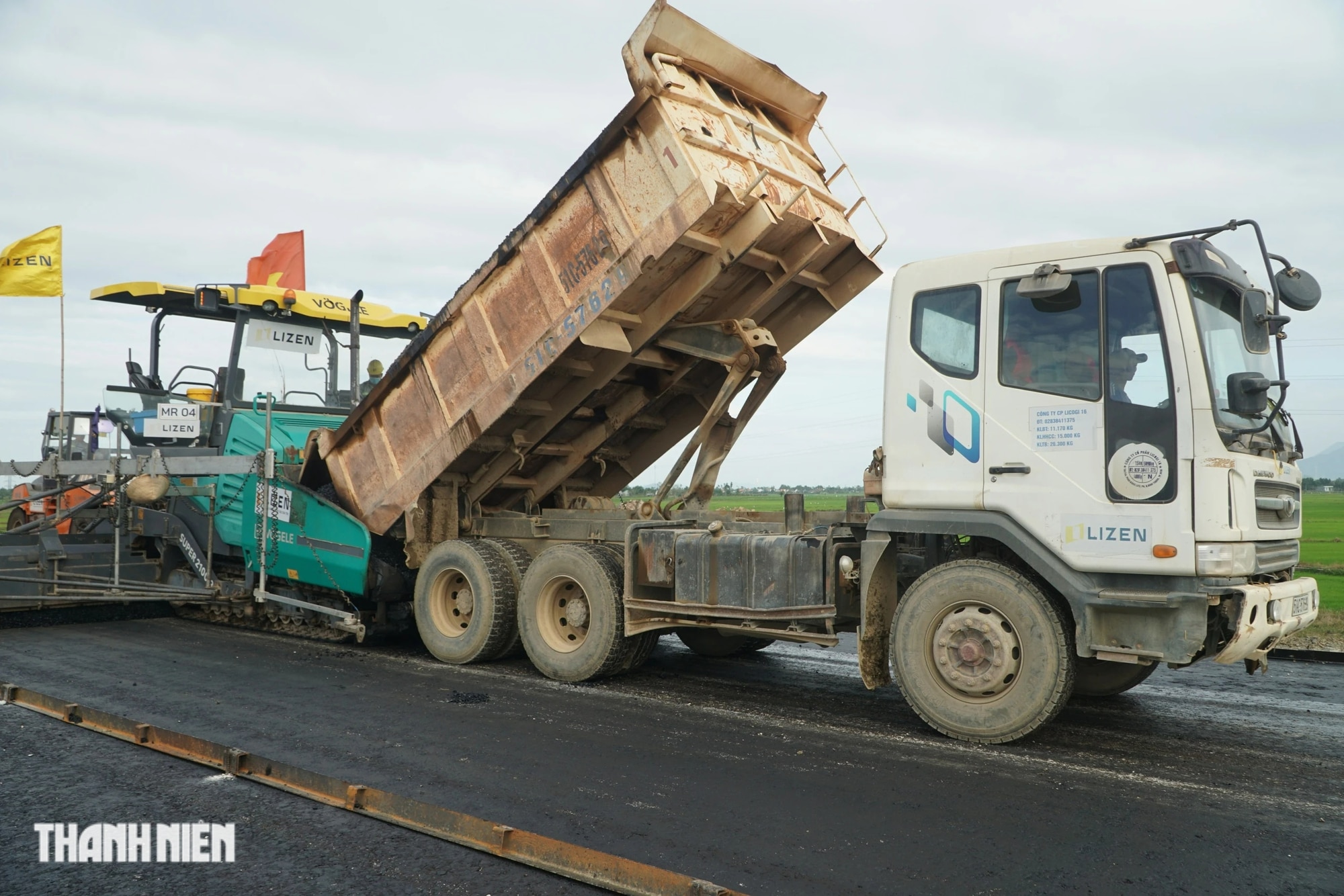 Hối hả thi công cao tốc Vân Phong - Nha Trang những ngày cận tết- Ảnh 6.