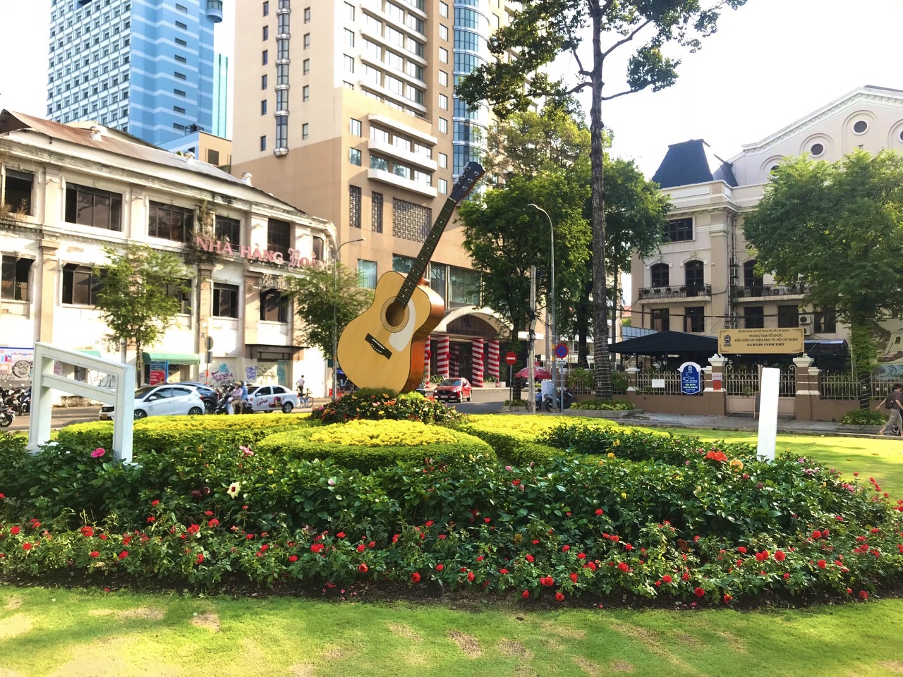 Công viên, vòng xoay ở TP.HCM ngập tràn sắc hoa đón tết Giáp Thìn- Ảnh 3.