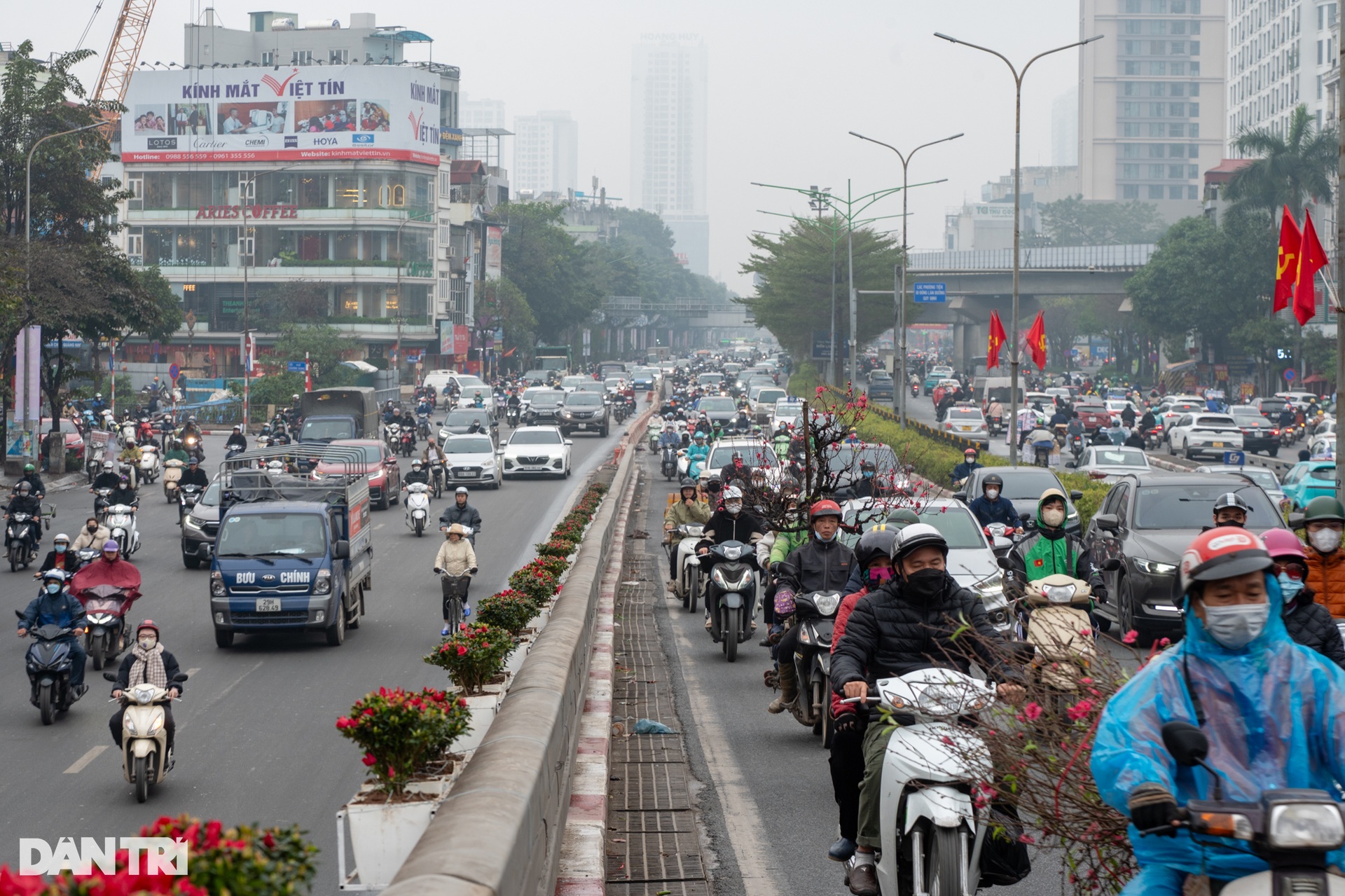 Nhiều tuyến đường nội thành Hà Nội ùn tắc những ngày giáp Tết - 3