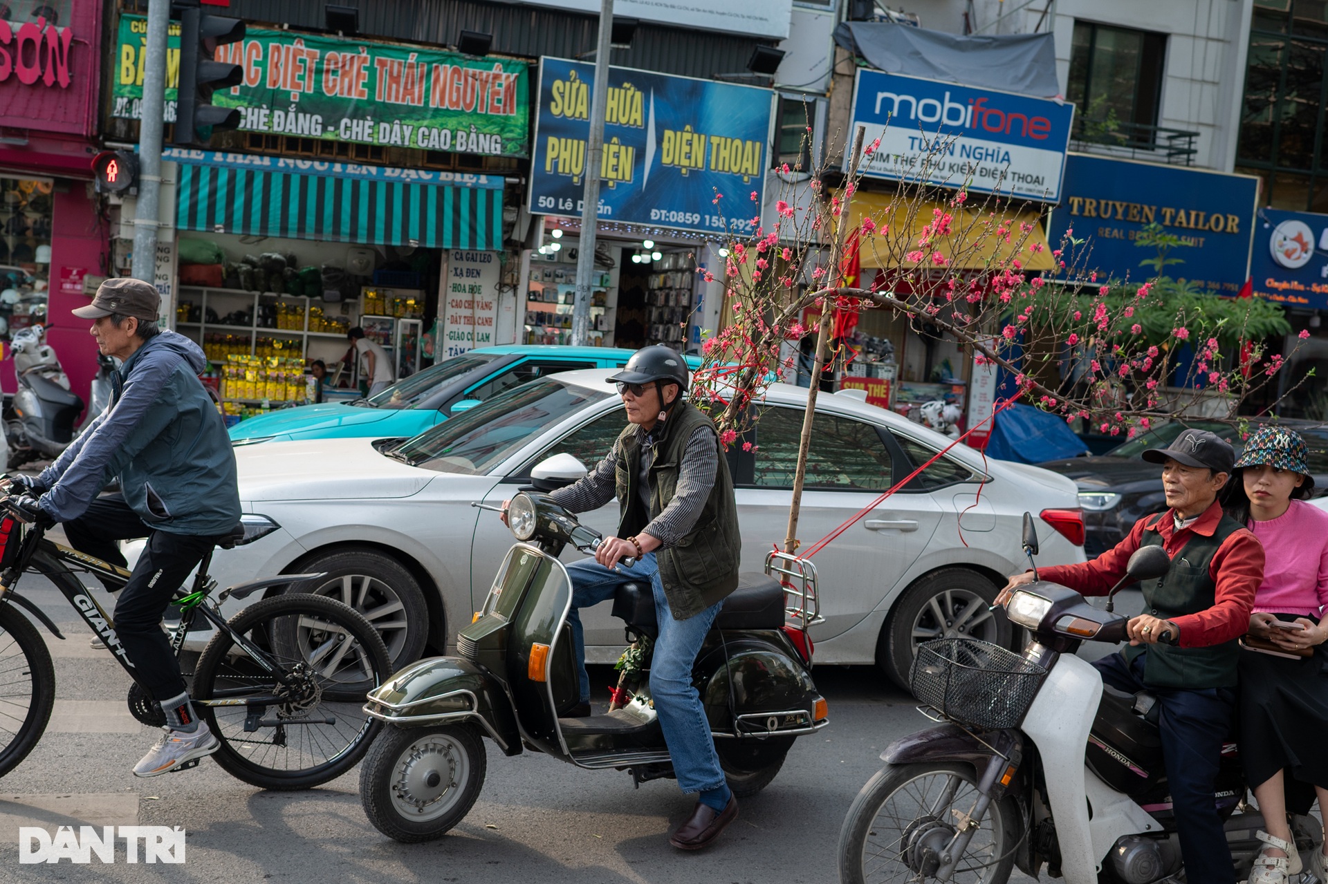 Nhiều tuyến đường nội thành Hà Nội ùn tắc những ngày giáp Tết - 8