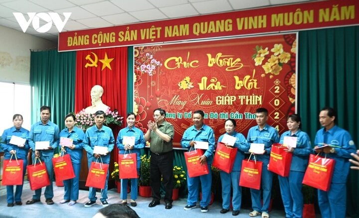 Thủ tướng thăm, chúc Tết các lực lượng ứng trực làm nhiệm vụ tại Cần Thơ - 3