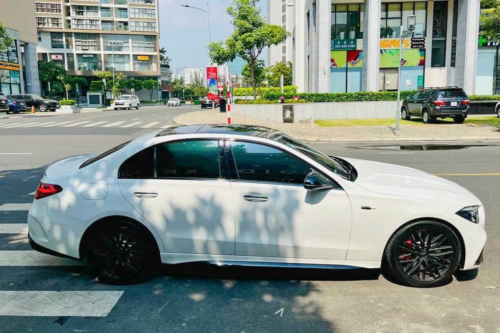 Mới chạy hơn 5.000km, Mercedes-AMG C 43 mất giá gần nửa tỷ đồng khi bán lại - 4