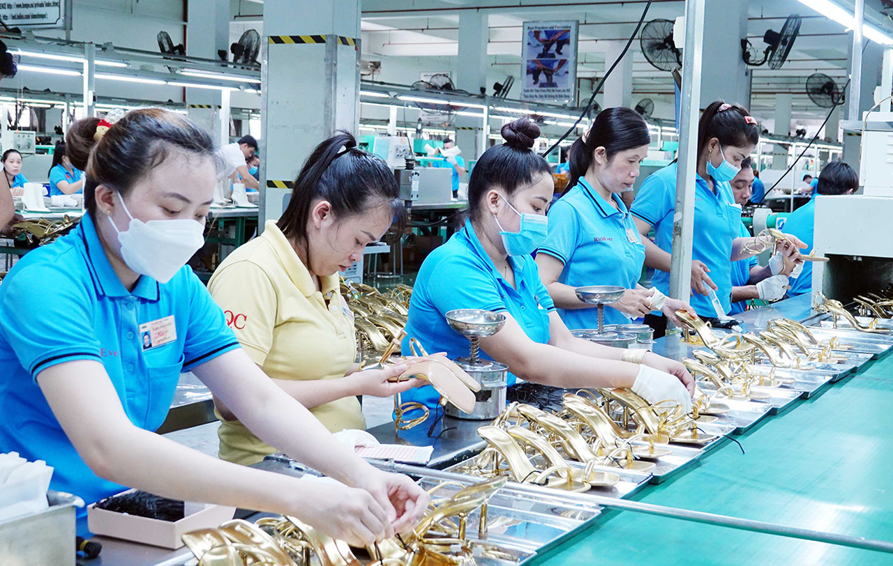 Hơn 10% dân số thế giới đi giày dép “Made in Vietnam”- Ảnh 10.