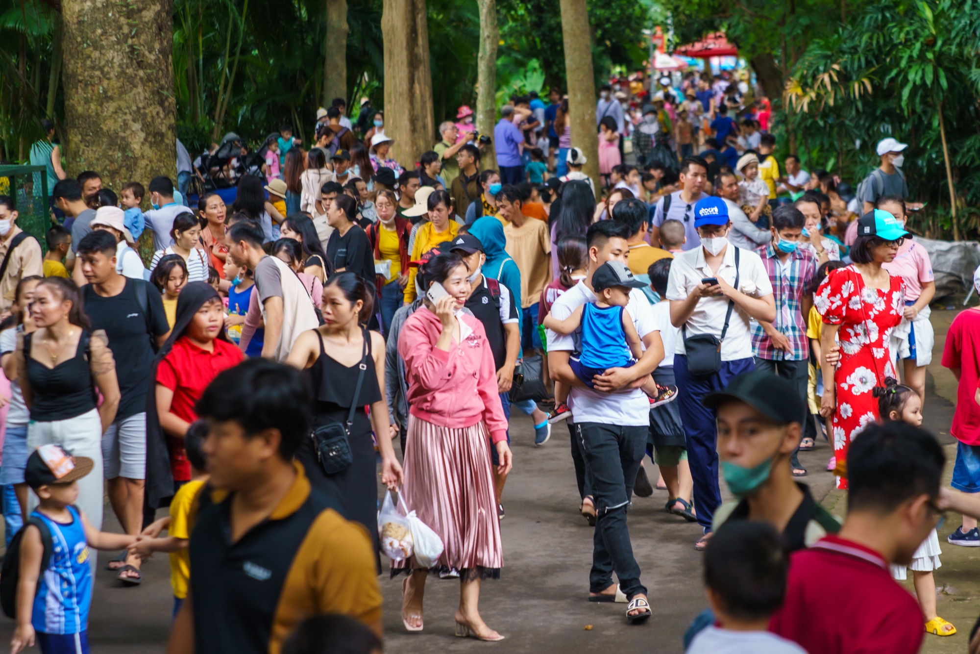 'Biển người' đổ về Thảo Cầm Viên ngày Quốc khánh - Ảnh 9.