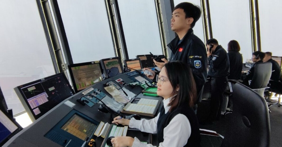 Niềm vui ngày Tết của những người điều tiết giao thông trên &amp;apos;chín tầng mây&amp;apos;