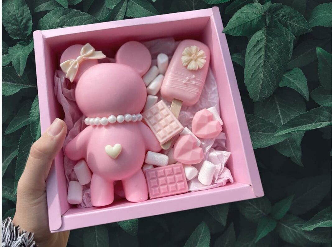Chocolate tạo hình thú cưng, trái cây hút khách dịp Valentine