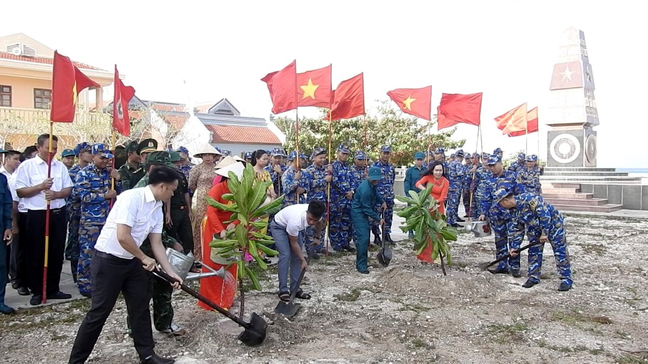 Sự kiện - Khánh Hòa: Huyện đảo Trường Sa hưởng ứng Tết trồng cây đầu năm mới (Hình 4).