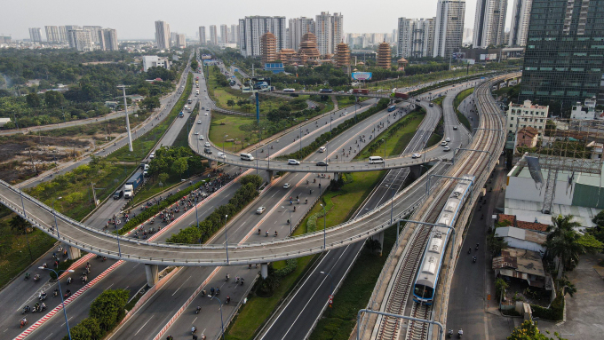 Metro số 1 chạy thử lần 2, từ ga Suối Tiên tới ga An Phú, ngày 26/4. Ảnh: Thanh Tùng