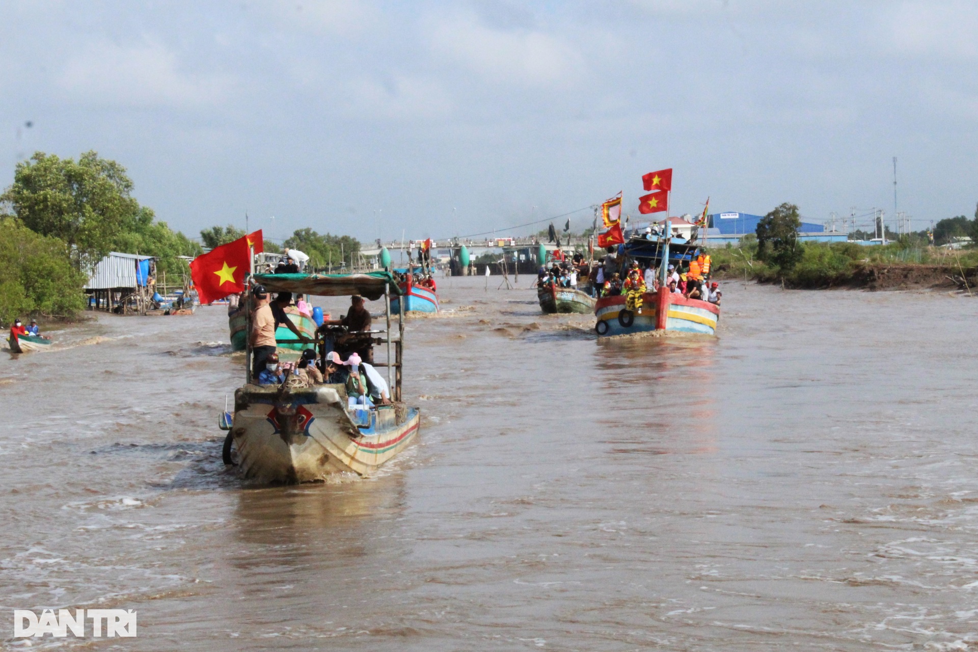 Hàng nghìn người dự lễ nghinh Ông đầu năm mới cầu mùa tôm cá bội thu - 6