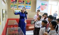 Đoàn viên thanh niên trồng cây, thăm địa chỉ đỏ khai xuân