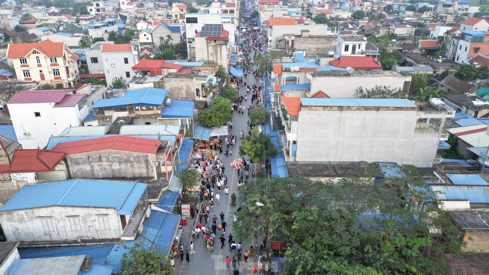 Trước đêm họp, con đường đến chợ Viềng ùn ứ kéo dài ảnh 8