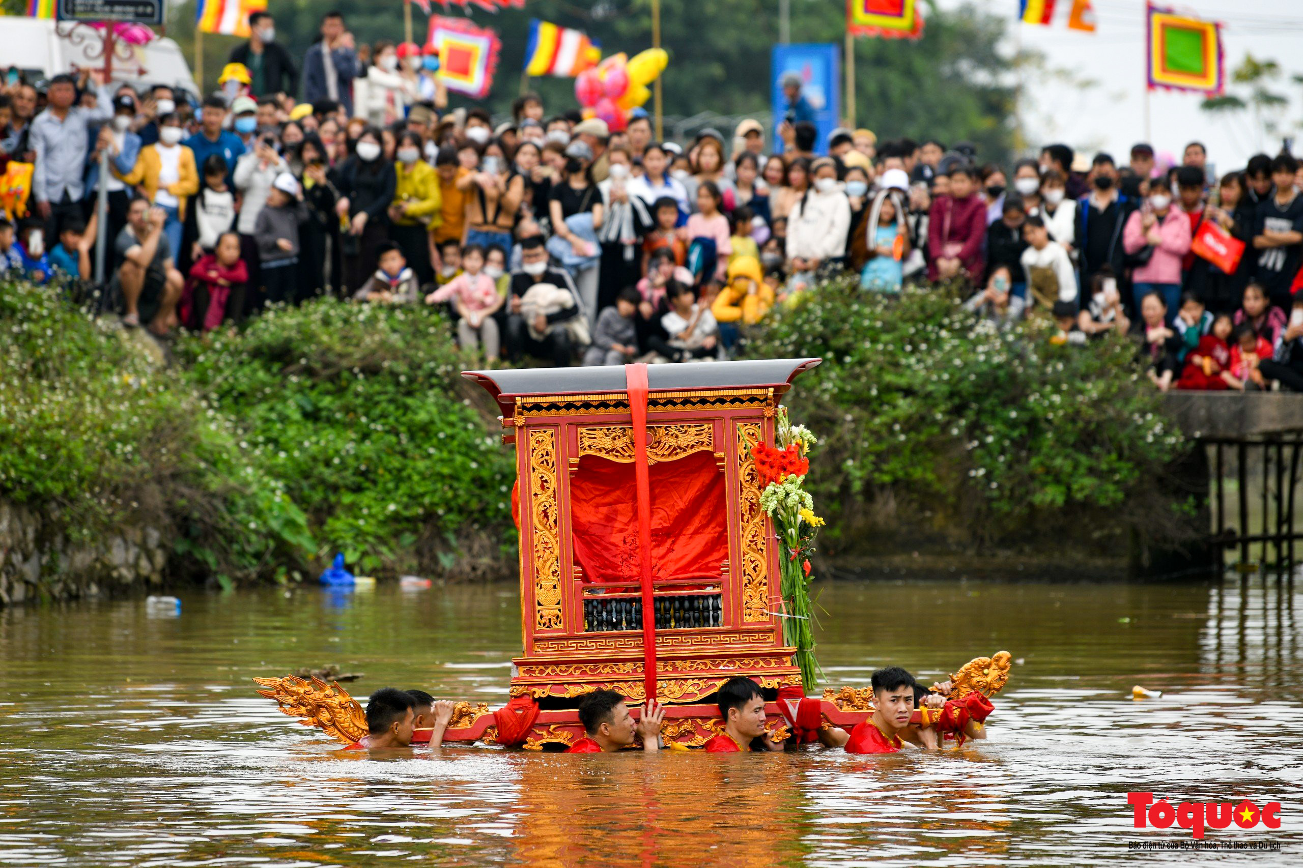 Về &quot;quê lúa&quot; xem kiệu bay qua sông, quay tròn dưới giếng - Ảnh 10.