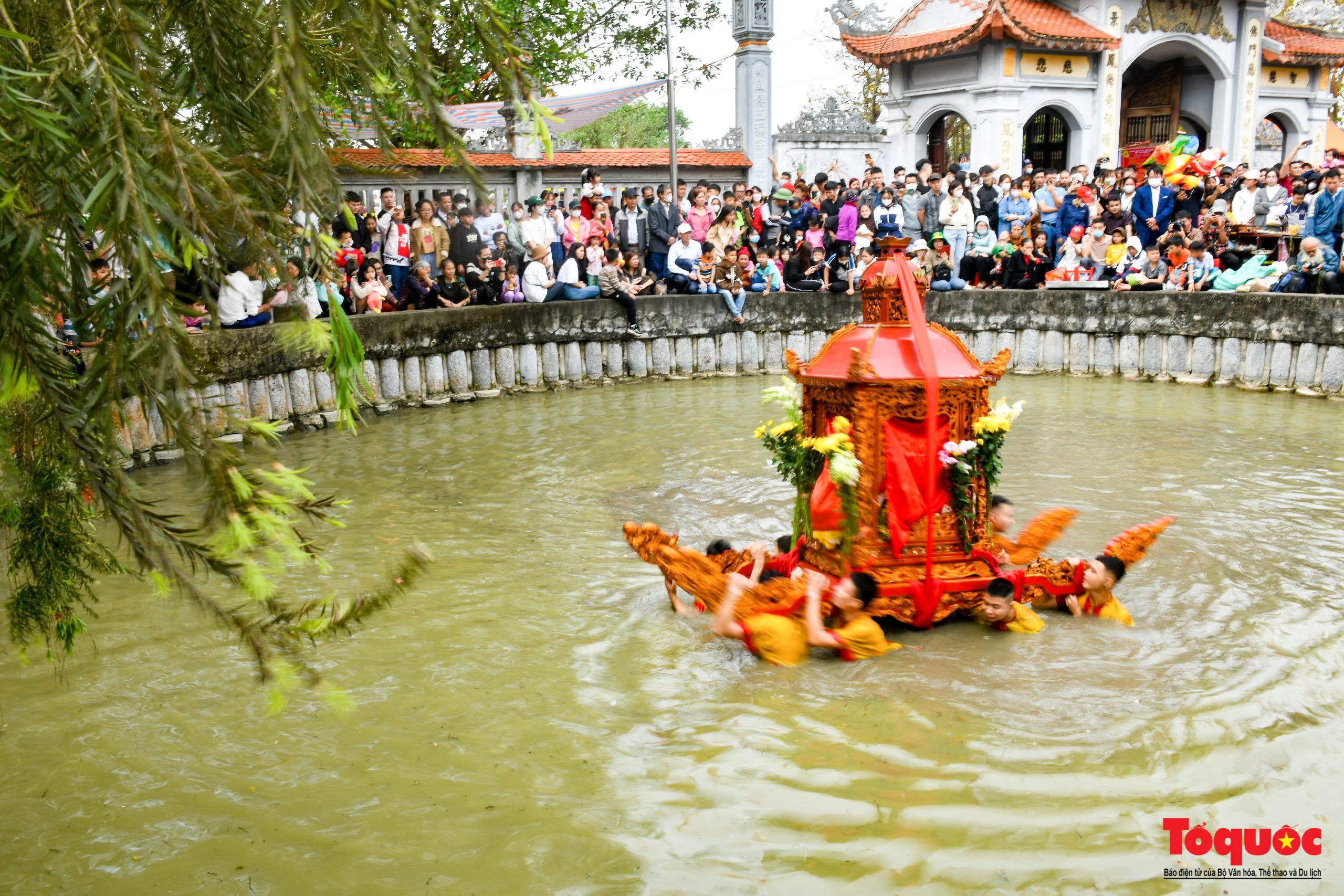 Về &quot;quê lúa&quot; xem kiệu bay qua sông, quay tròn dưới giếng - Ảnh 15.