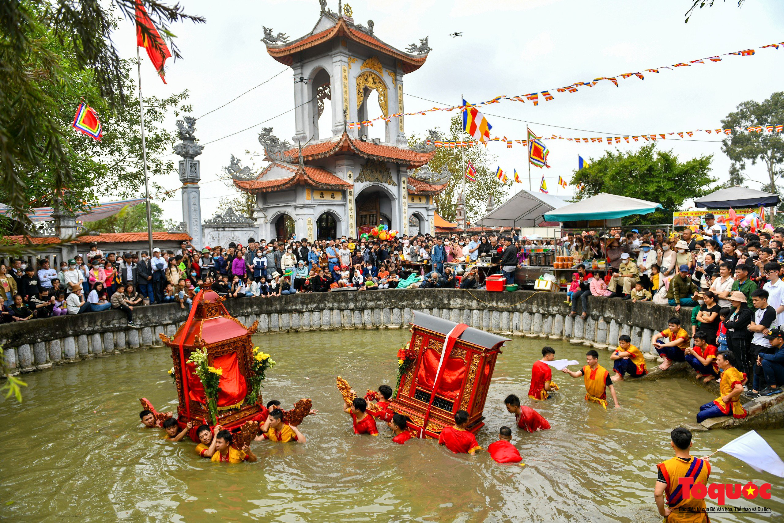 Về &quot;quê lúa&quot; xem kiệu bay qua sông, quay tròn dưới giếng - Ảnh 17.