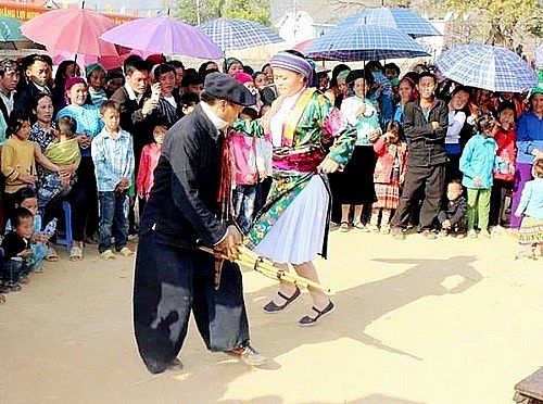 Đẩy mạnh phong trào xây dựng gia đình văn hóa, xóa bỏ thủ tục lạc hậu