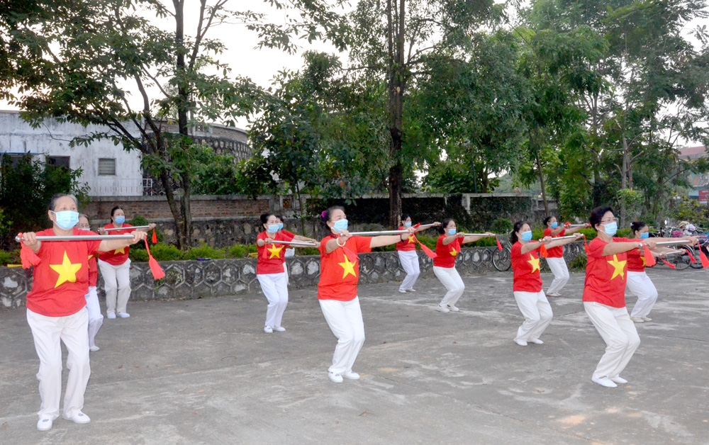 Câu lạc bộ Liên thế hệ tự giúp nhau tạo sân chơi bổ ích cho người cao tuổi