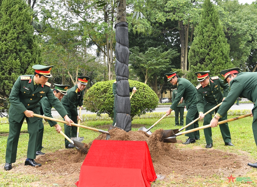 <a title="Báo Quân đội nhân dân | Tin tức quân đội, quốc phòng | Bảo vệ Tổ quốc" style="text-align:center;" href="https://www.qdnd.vn"><img src="https://file3.qdnd.vn/data/images/0/2021/08/11/linh/bannerv2.png" class="vllogo"></a>