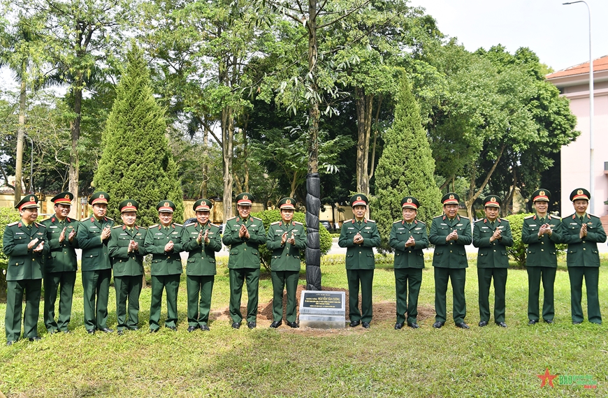 <a title="Báo Quân đội nhân dân | Tin tức quân đội, quốc phòng | Bảo vệ Tổ quốc" style="text-align:center;" href="https://www.qdnd.vn"><img src="https://file3.qdnd.vn/data/images/0/2021/08/11/linh/bannerv2.png" class="vllogo"></a>