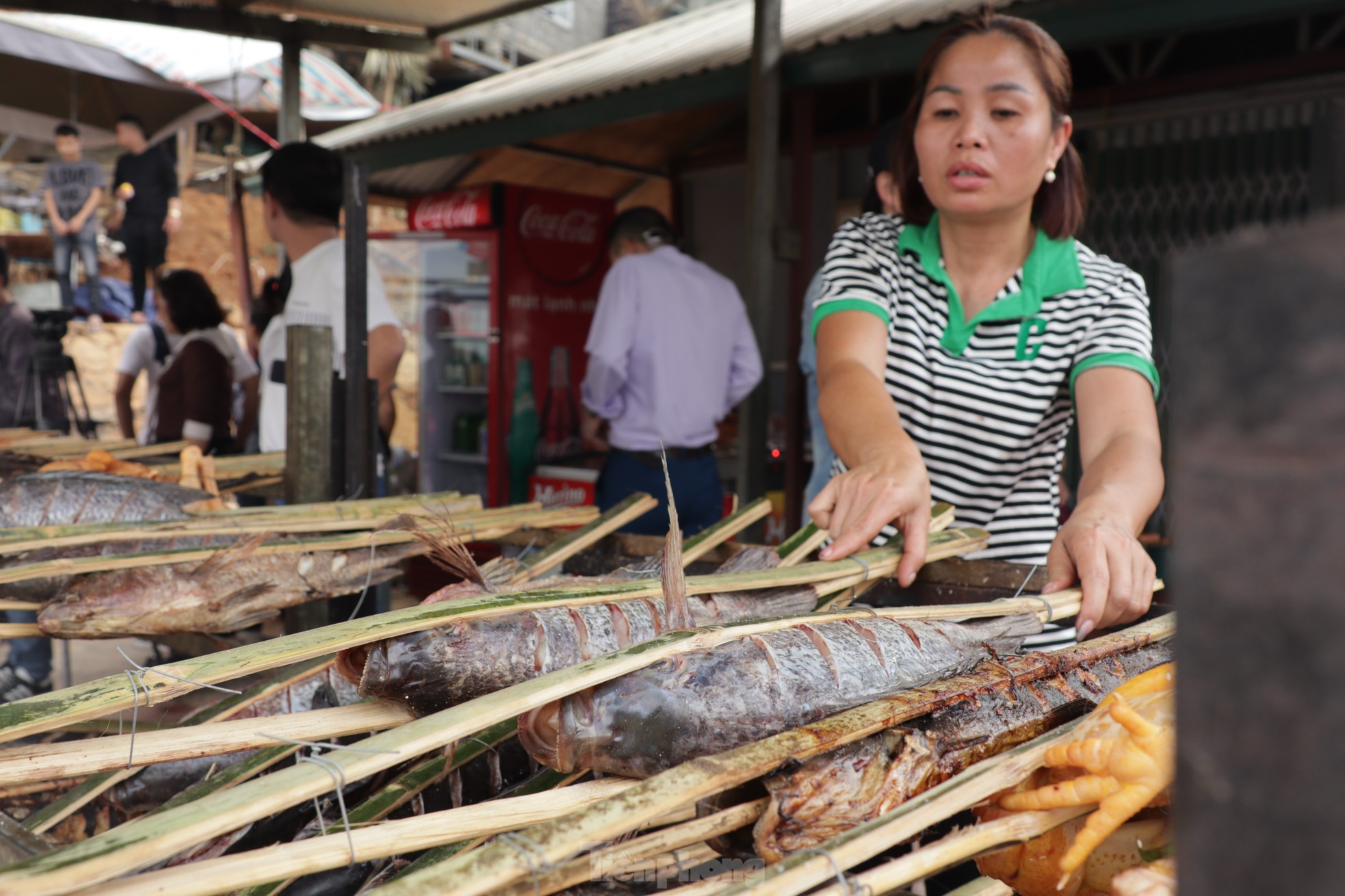 Du khách thập phương nườm nượp về dâng hương tại đền Chúa Thác Bờ ảnh 14