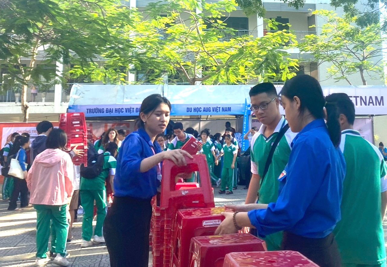 Tư vấn mùa thi tại Đà Nẵng: Sẵn sàng đón hàng nghìn học sinh, phụ huynh- Ảnh 8.