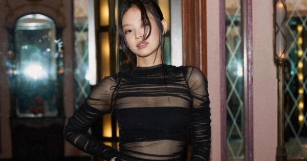 Jennie (BlackPink) lleva un vestido transparente - Vietnam.vn