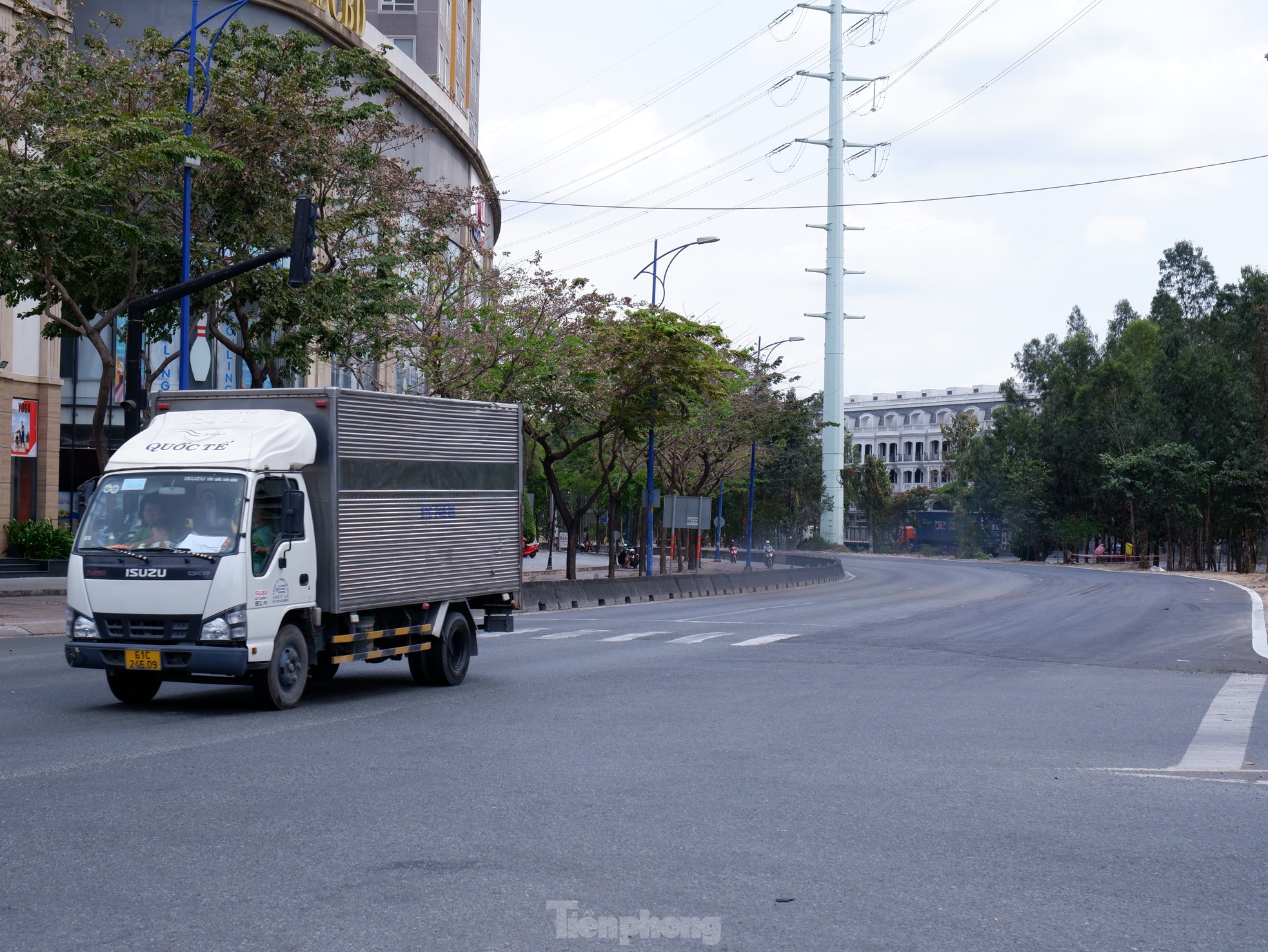 Cận cảnh đường kết nối cảng Cát Lái vừa hoàn thành, mở rộng thêm 2 làn ô tô ảnh 4