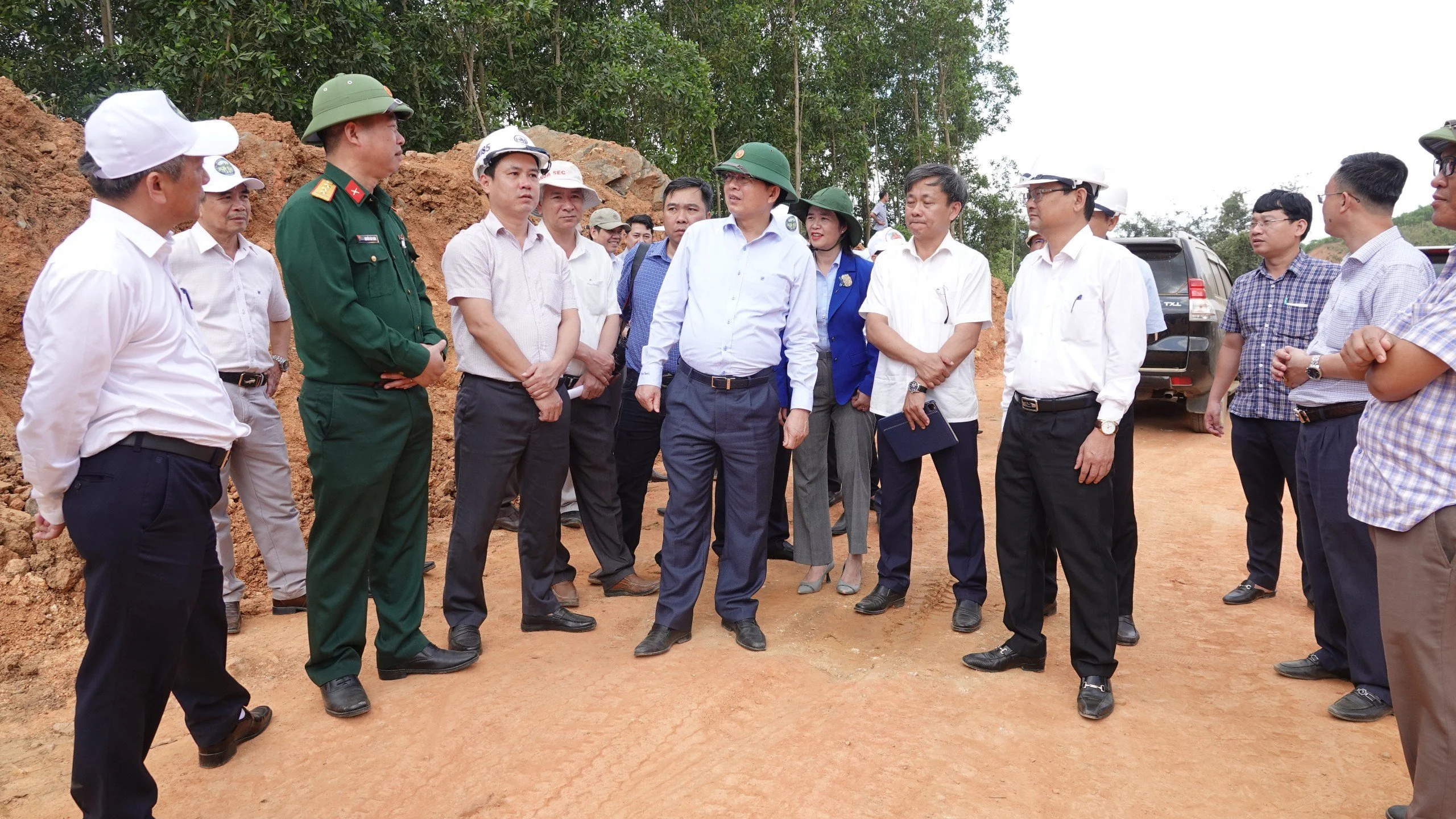 Bí thư Bình Định đến tận nhà dân vận động giao đất làm cao tốc- Ảnh 3.