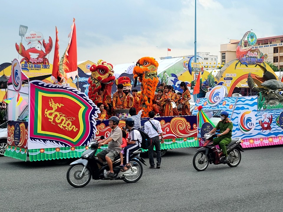 Hoạt động lễ hội lu&ocirc;n được C&agrave; Mau duy tr&igrave; nhằm bảo tồn văn h&oacute;a, nhưng l&agrave; điểm nhấn k&iacute;ch cầu du lịch (Ho&agrave;ng Nam)