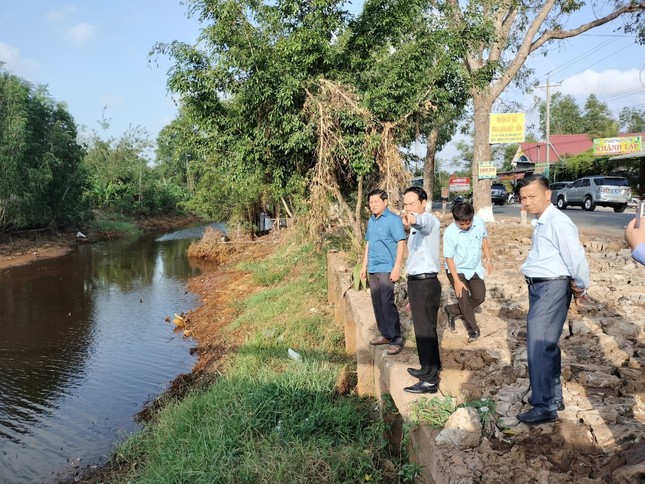 Hàng trăm vị trí sạt lở, sụt lún do hạn hán tại Cà Mau ảnh 5